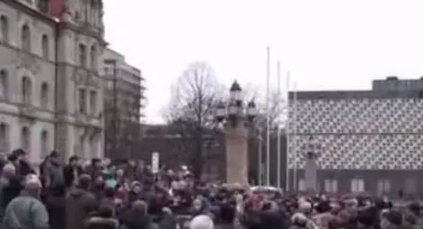 Масови протести на руснаци в Германия заради изнасилена от бежанци 13-годишна Лиза