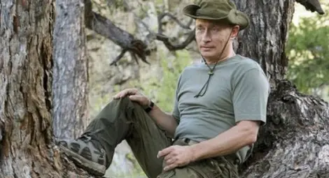 Путин празнува рождения си ден с 9 км пеш в тайгата