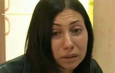 Свекърва и съпруг пребиха майка в училище. Не й дават детето, защото сe развеждa