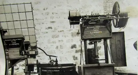 И на 90 години дядо от Дебелец кара мотора си