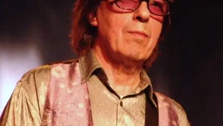 Бивш басист на "Ролинг стоунс" се бори с рака