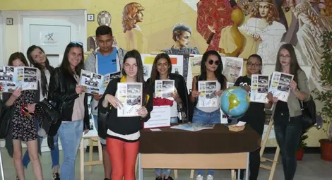 Гимназисти от Облеклото разпознават бележити сгради и именити русенци