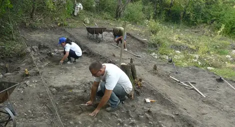 Монети и метални предмети откриха при разкопки в Червен