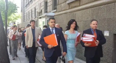 Над 372 000 подписа за референдум за отпадането на партийните субсидии