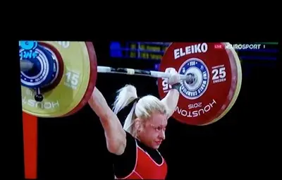 Българка носи и титла на Азербайджан в щангите