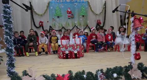 Дядо Коледа раздаде подаръци на децата в Долна Студена /галерия/