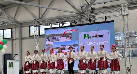 Кметът Пенчо Милков и ръководството на „Мегатрон“ откриха модерния комплекс на компанията в Мартен Кметът Пенчо Милков и ръководството на „Мегатрон“ откриха модерния комплекс на компанията в Мартен