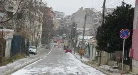 Улица &bdquo;Драма&ldquo;  плаче за ремонт