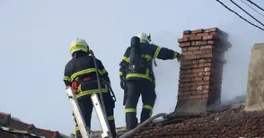 Детска игра с огън подпалила къщата на многодетно семейство