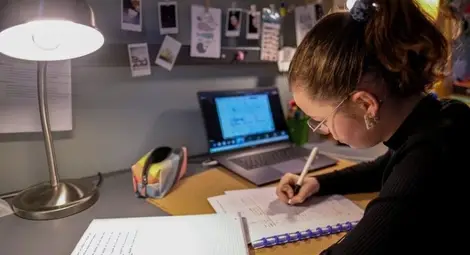 МОН регламентира дистанционото обучение в университетите МОН регламентира дистанционото обучение в университетите