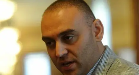 Парламентът спря работа след реч на депутат от ДПС за агитацията на български Парламентът спря работа след реч на депутат от ДПС за агитацията на български