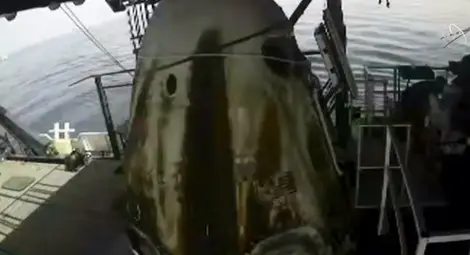 Екипажът на SpaceX успешно се върна на Земята