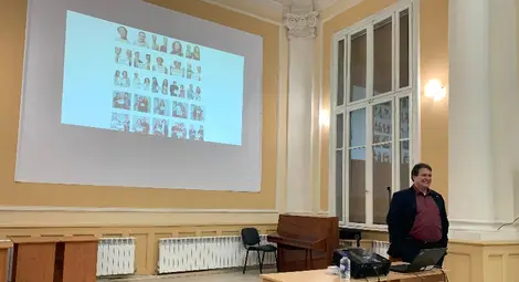 Вечери за наивници &ndash; Хуманистът&rdquo; за смисъла да търсим решенията, а не проблемите