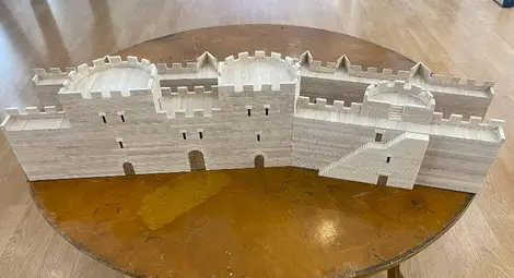 Авторът на макета на средновековния град Червен дари на музея в Русе макет на Кале Широково Авторът на макета на средновековния град Червен дари на музея в Русе макет на Кале Широково
