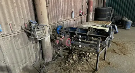 Разбиха огромен канал България-Румъния за нелегален тютюн за пушене, обработван в пълна мизерия /галерия/