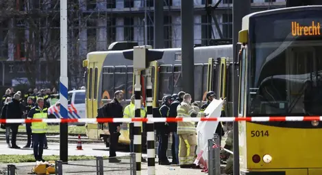 Най-малко един убит и множество ранени при стрелбата в холандския Утрехт Най-малко един убит и множество ранени при стрелбата в холандския Утрехт