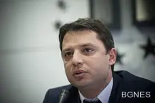 Делян Добрев: Да не се правим на щрауси за шистовия газ