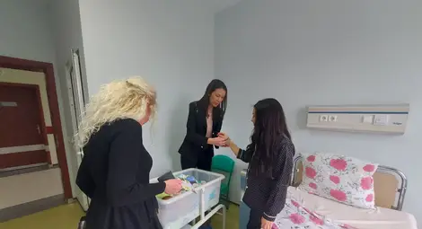 Гривни с наричания  получиха на Благовещение всички родилки в Русе от Жени ГЕРБ