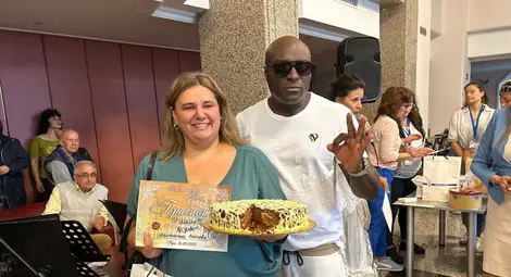 12-годишната Александра Барбова грабна наградата на кмета на Русе със своята торта Гараш с бял шоколад /галерия/