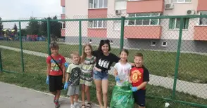 Деца събраха 10 чувала с боклук от площадка и спортно игрище