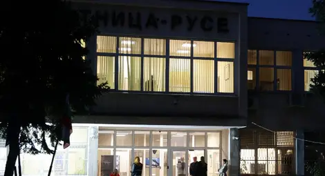 Над 60 000 лева и 300 грама злато и сребро иззети от разследваните митничари