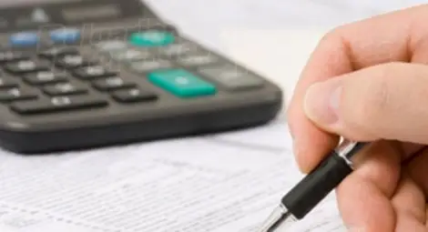 Данъчни погнаха три кмета