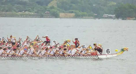 Община Русе получи знамето за град домакин на Световното първенство по драконови лодки през 2025 г.