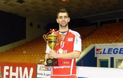 Иван Дамянов с титлата в първенството на Албания. Снимка: Интернет Иван Дамянов с титлата в първенството на Албания. Снимка: Интернет