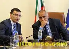 Властта тихо си вдигна заплатите 