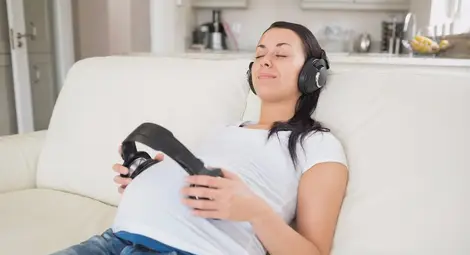 Подредиха списък с песни за по-лесно раждане