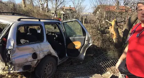 Пиян едва не уби возещи се в колата му деца