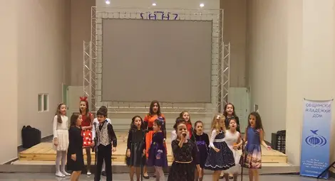 Таланти от Тутракан гостуваха на песенен концерт в Доходното