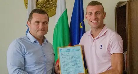Двукратният световен шампион Християн Стоянов получи награда от кмета на Русе Пенчо Милков
