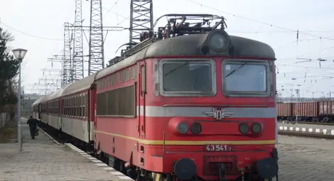 БДЖ пуска допълнителни вагони в 114 влака в празничните дни около 3 март