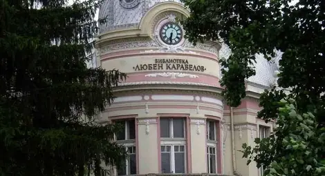 Изложба в Русе показва романи на Жул Верн, отпечатани в Москва през периода 1897-1898 година