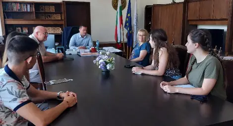 Младежи организират национално състезание по дебати