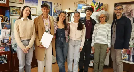 Възпитаници на Националното училище по изкуствата в Русе  посетиха Областната управа