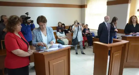 Заповедта за намаляване на приема в МГ изправи един срещу друг в съда началника на РУО Росица Георгиева и директора на училището Митко Кунчев.  Снимка: Красимир СТОЯНОВ