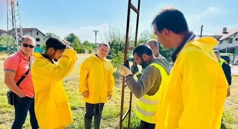 След пет десетилетия затлачване: Община Русе инициира ръчно почистване на част от канализацията в Мартен