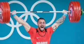 Дузпа: Позлатените щанги като чудо на фона на мизерията във федерацията