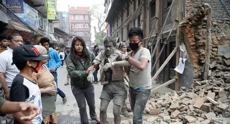 Над 10 жертви засега след мощното земетресение в Непал