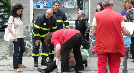 Опел блъсна жена  срещу Здравната каса