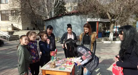 Деца продадоха над 1000 мартеници за благотворителна кампания на ЮНЕСКО 