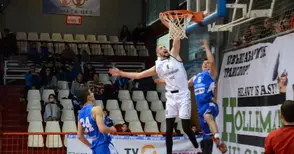 „Дунав отнесе сателита на „Лукойл Академик“