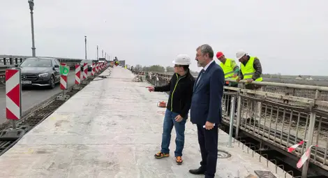 С пускане на трафика по Дунав мост ще бъдат отворени и всички гишетата за плащане на таксата за преминаване през съоръжението С пускане на трафика по Дунав мост ще бъдат отворени и всички гишетата за плащане на таксата за преминаване през съоръжението