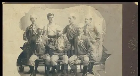 Снимка на швейцарски учители по гимнастика, поканени за въвеждане на физическото възпитание в България. ДА-Русе. Ф. 636К, оп. 1, а.е. 19