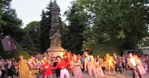 Клеопатра и Кралят Слънце поведоха русенци на пътешествие през 6000 години