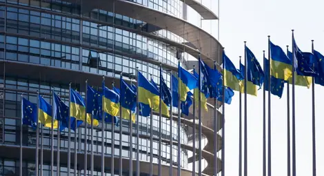 В началото на март Европейският парламент издигна знамето на Украйна пред сградите на институцията в Страсбург и Брюксел / Снимка: ЕП