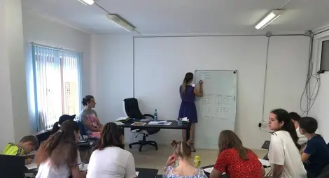 Украински деца учат български,  за да тръгнат наесен на училище