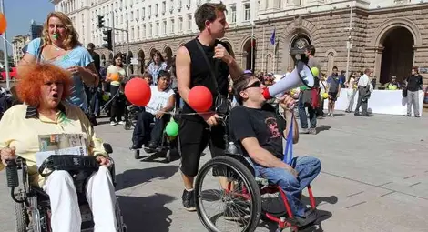 Хората с увреждания поискаха повече грижи в декларация до НС